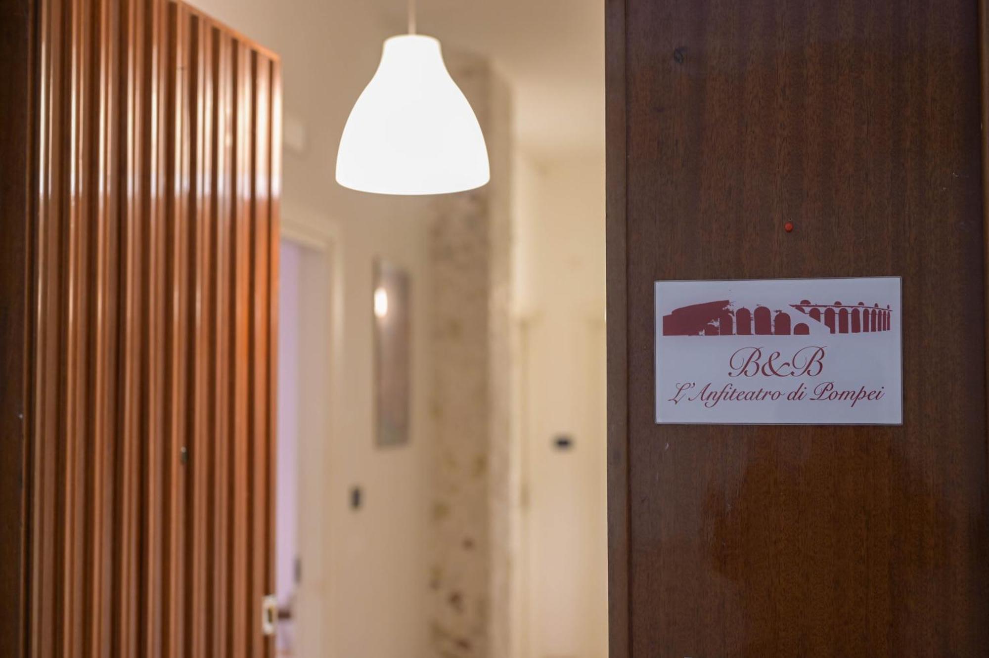 L'Anfiteatro Di Pompei B&B ภายนอก รูปภาพ